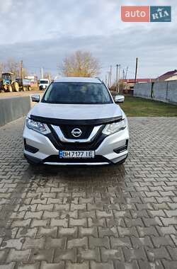 Внедорожник / Кроссовер Nissan Rogue 2017 в Дунаевцах