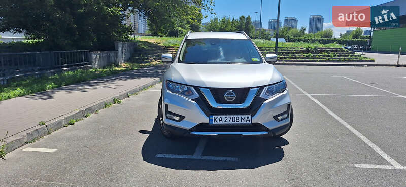 Внедорожник / Кроссовер Nissan Rogue 2018 в 
