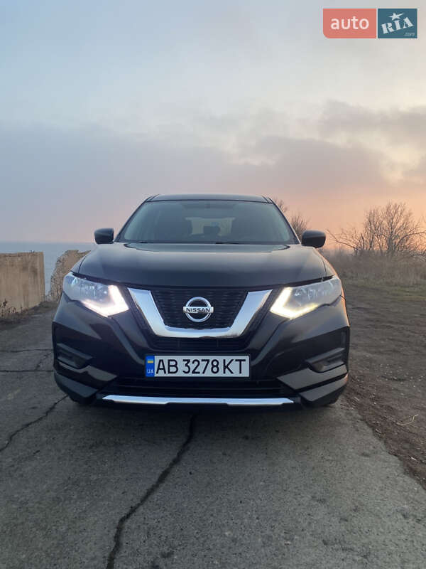Внедорожник / Кроссовер Nissan Rogue 2017 в Зеленодольской
