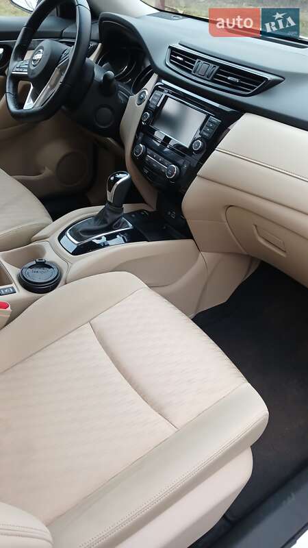 Позашляховик / Кросовер Nissan Rogue 2019 в Ромнах