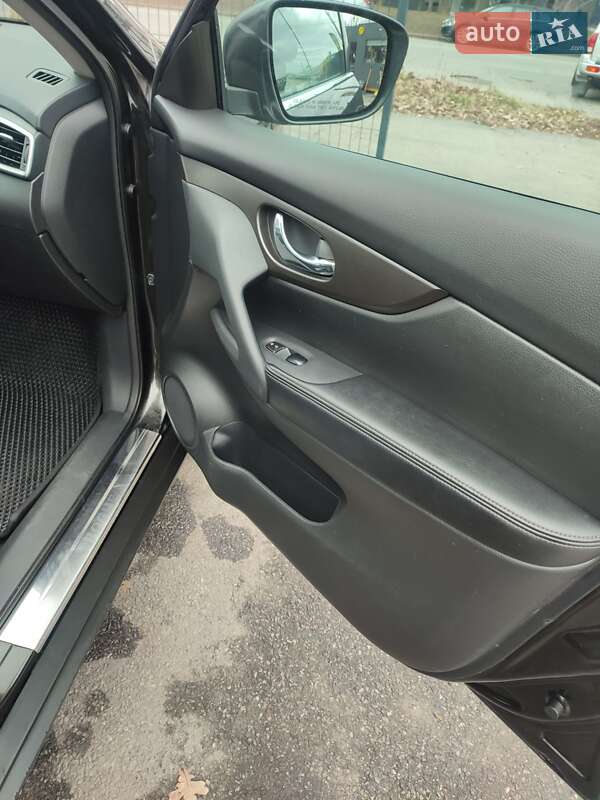 Внедорожник / Кроссовер Nissan Rogue 2015 в Виннице