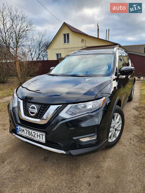 Внедорожник / Кроссовер Nissan Rogue 2018 в Коростене