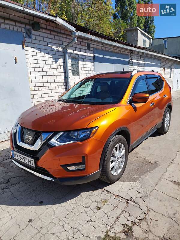 Внедорожник / Кроссовер Nissan Rogue 2017 в Харькове