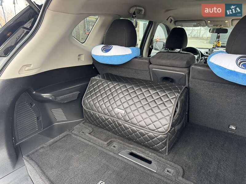 Внедорожник / Кроссовер Nissan Rogue 2015 в Полтаве