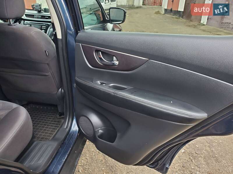Внедорожник / Кроссовер Nissan Rogue 2016 в Житомире