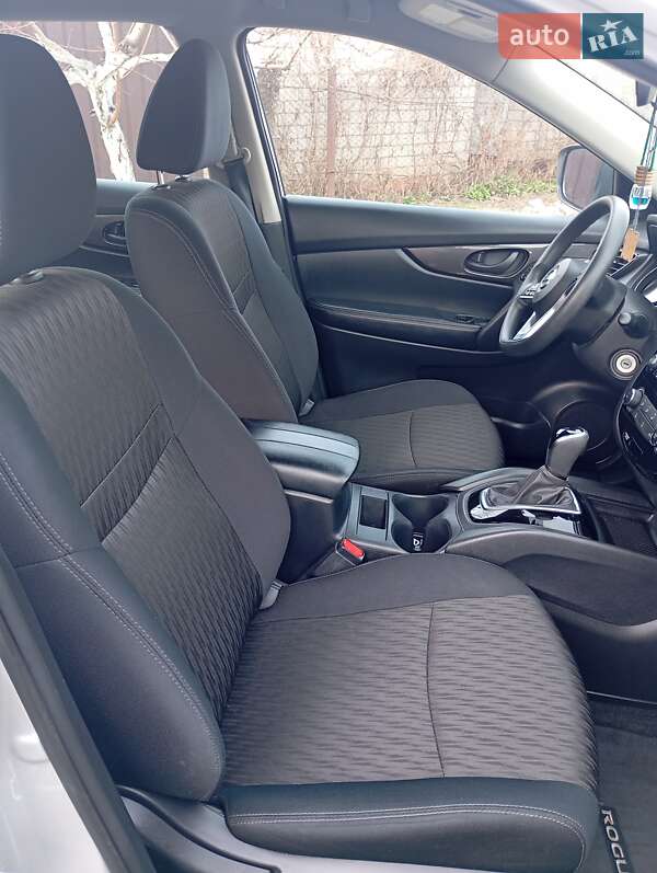 Внедорожник / Кроссовер Nissan Rogue 2019 в Ромнах