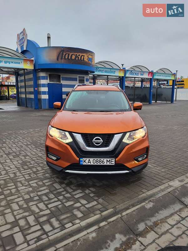 Внедорожник / Кроссовер Nissan Rogue 2016 в Софиевской Борщаговке