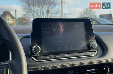 Внедорожник / Кроссовер Nissan Rogue 2020 в 