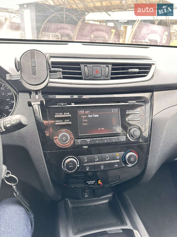 Внедорожник / Кроссовер Nissan Rogue 2016 в Львове