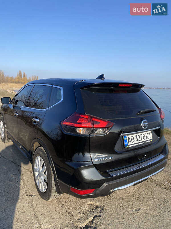 Внедорожник / Кроссовер Nissan Rogue 2017 в Зеленодольской