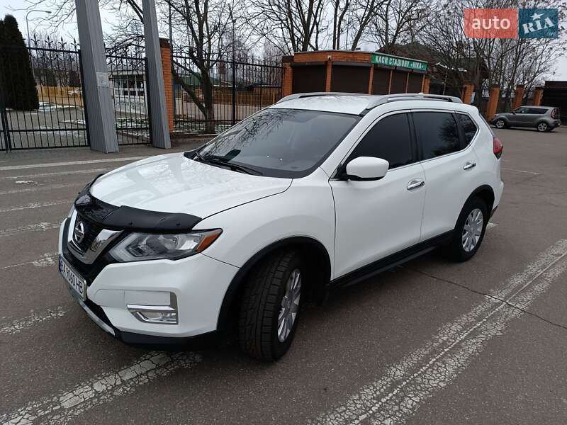 Внедорожник / Кроссовер Nissan Rogue 2017 в Александрие