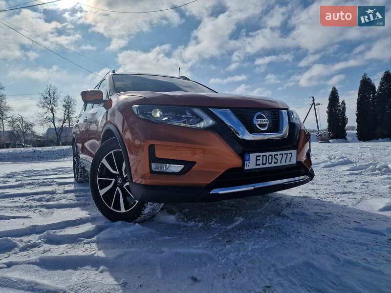 Внедорожник / Кроссовер Nissan Rogue 2018 в Сумах