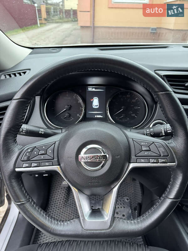 Позашляховик / Кросовер Nissan Rogue 2017 в Володимирі