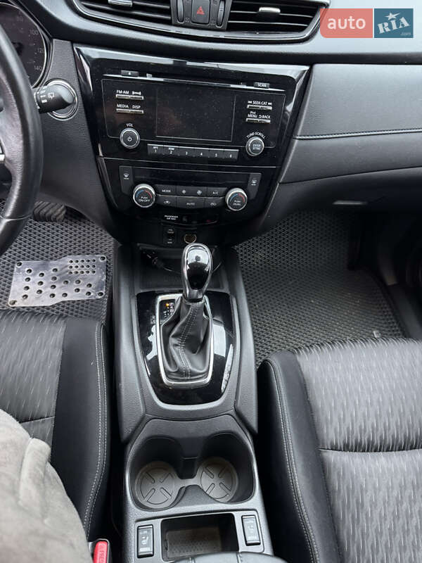 Позашляховик / Кросовер Nissan Rogue 2017 в Володимирі