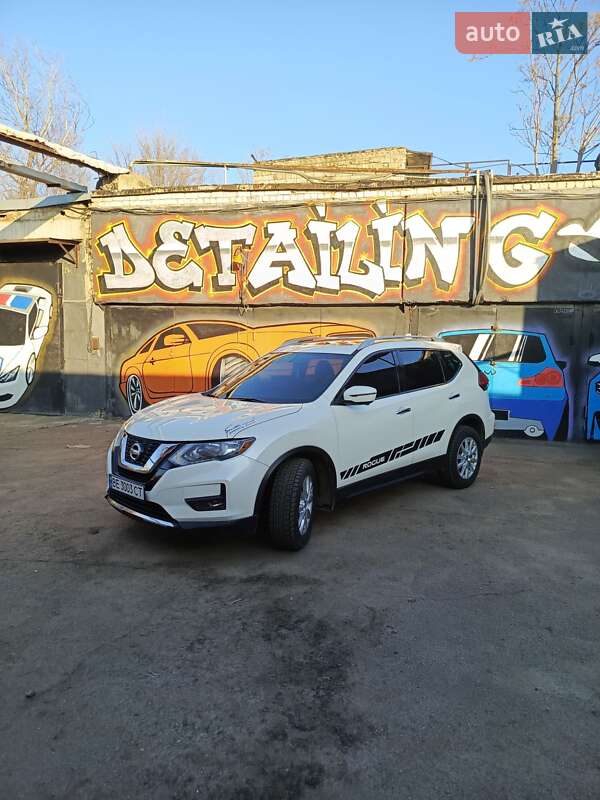 Внедорожник / Кроссовер Nissan Rogue 2017 в 