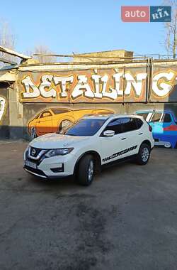 Внедорожник / Кроссовер Nissan Rogue 2017 в 