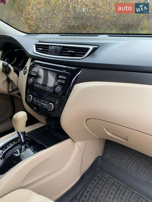 Внедорожник / Кроссовер Nissan Rogue 2015 в Виннице