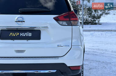 Внедорожник / Кроссовер Nissan Rogue 2018 в 