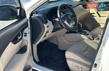 Внедорожник / Кроссовер Nissan Rogue 2018 в 