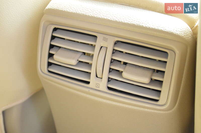 Позашляховик / Кросовер Nissan Rogue 2015 в Києві