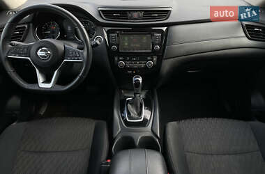 Внедорожник / Кроссовер Nissan Rogue 2018 в 