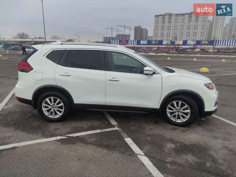 Внедорожник / Кроссовер Nissan Rogue 2017 в Киеве
