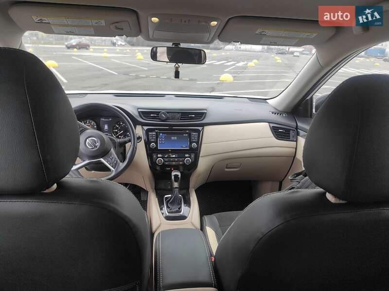 Внедорожник / Кроссовер Nissan Rogue 2017 в Киеве