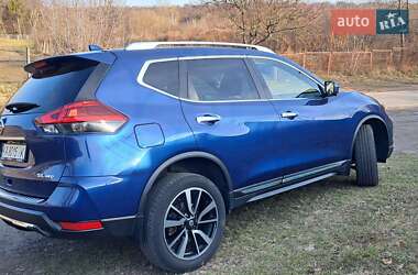 Внедорожник / Кроссовер Nissan Rogue 2018 в 