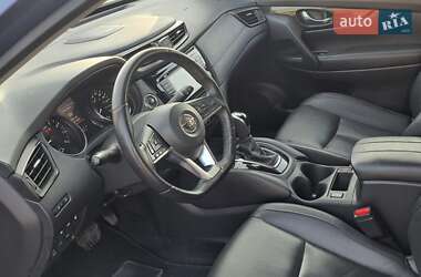 Внедорожник / Кроссовер Nissan Rogue 2018 в 