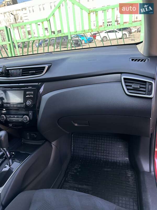 Позашляховик / Кросовер Nissan Rogue 2015 в Запоріжжі