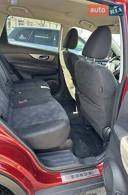 Внедорожник / Кроссовер Nissan Rogue 2015 в 