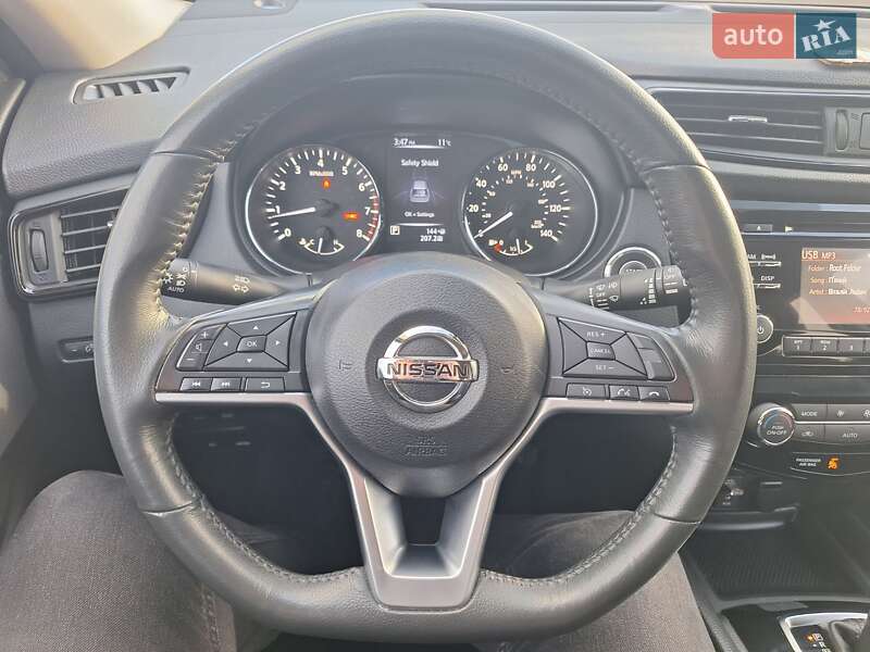 Внедорожник / Кроссовер Nissan Rogue 2017 в Полтаве