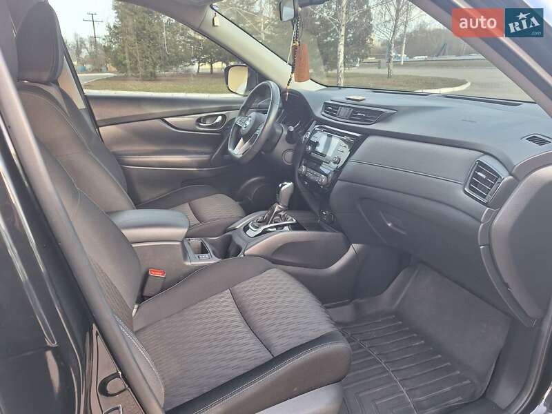Внедорожник / Кроссовер Nissan Rogue 2017 в Полтаве