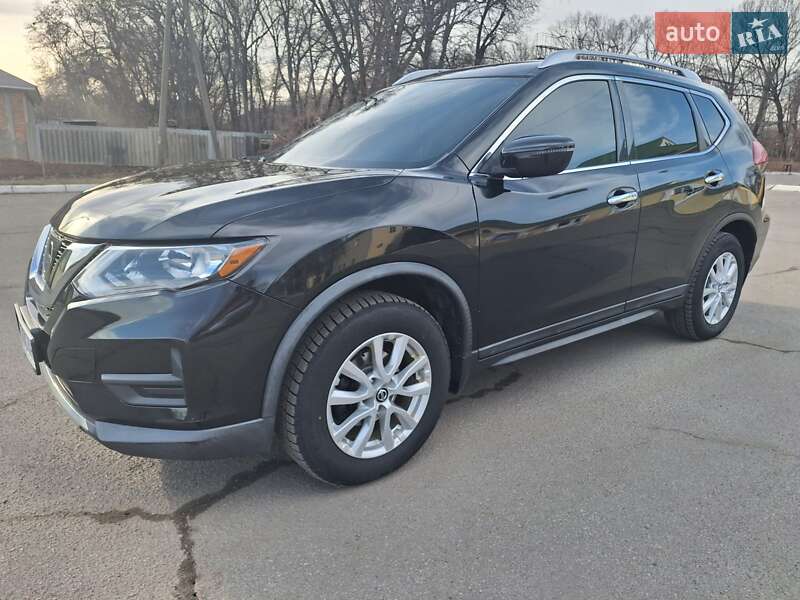 Внедорожник / Кроссовер Nissan Rogue 2017 в Полтаве