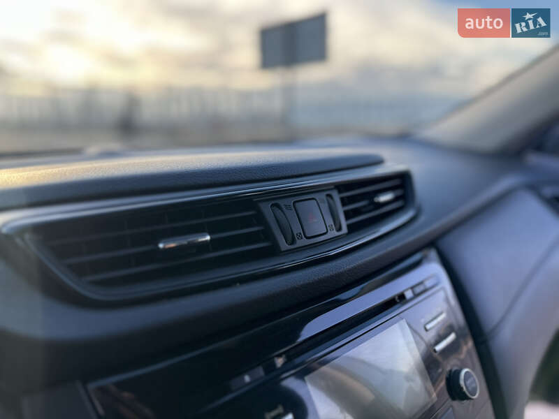 Позашляховик / Кросовер Nissan Rogue 2016 в Коростені