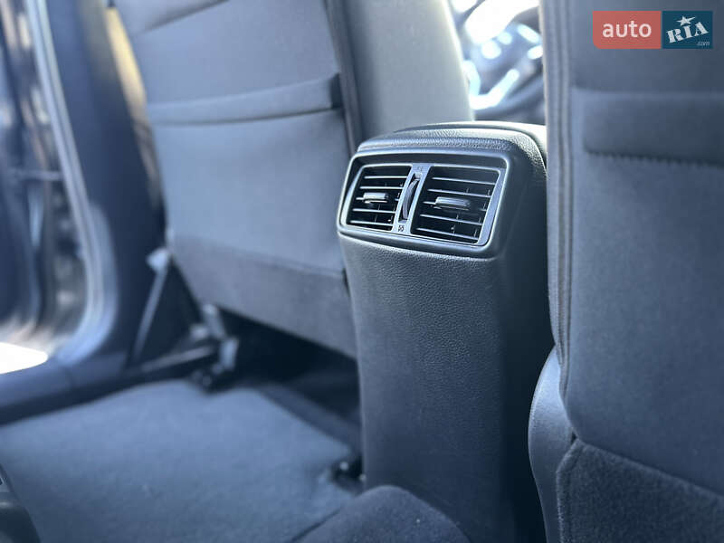 Позашляховик / Кросовер Nissan Rogue 2016 в Коростені