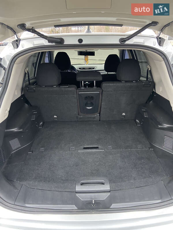 Внедорожник / Кроссовер Nissan Rogue 2016 в Харькове