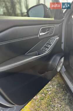 Внедорожник / Кроссовер Nissan Rogue 2021 в 