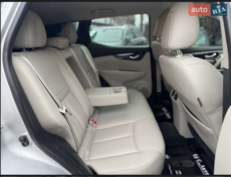 Позашляховик / Кросовер Nissan Rogue 2018 в Чернівцях