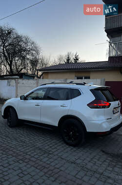 Внедорожник / Кроссовер Nissan Rogue 2018 в 