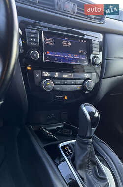 Внедорожник / Кроссовер Nissan Rogue 2018 в 
