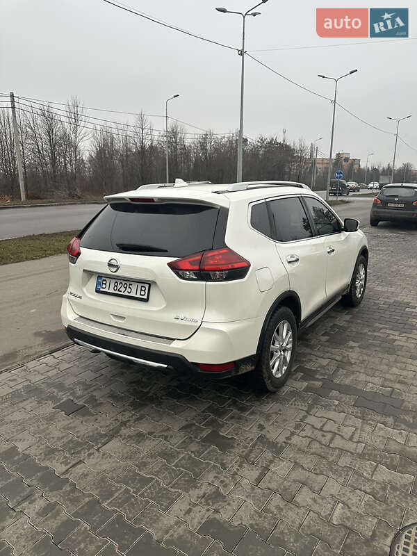 Позашляховик / Кросовер Nissan Rogue 2016 в Полтаві