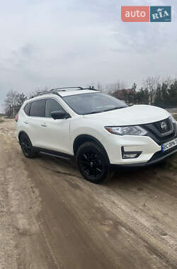 Внедорожник / Кроссовер Nissan Rogue 2018 в 