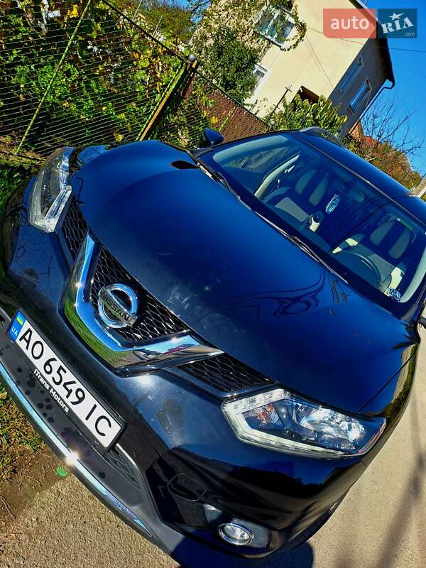 Внедорожник / Кроссовер Nissan Rogue 2016 в Ужгороде