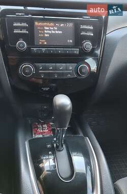 Внедорожник / Кроссовер Nissan Rogue 2016 в 