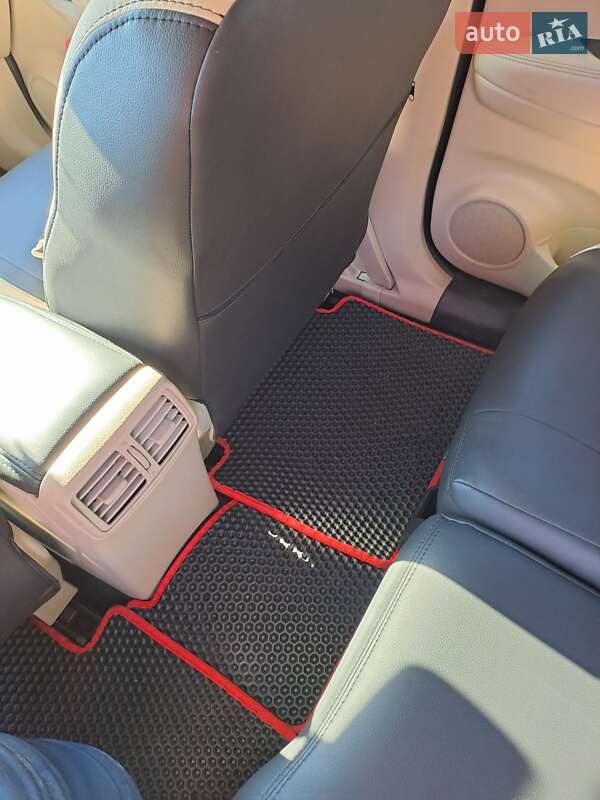 Внедорожник / Кроссовер Nissan Rogue 2016 в Ужгороде