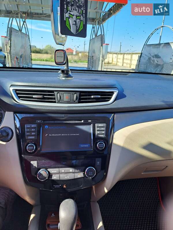 Внедорожник / Кроссовер Nissan Rogue 2016 в Ужгороде