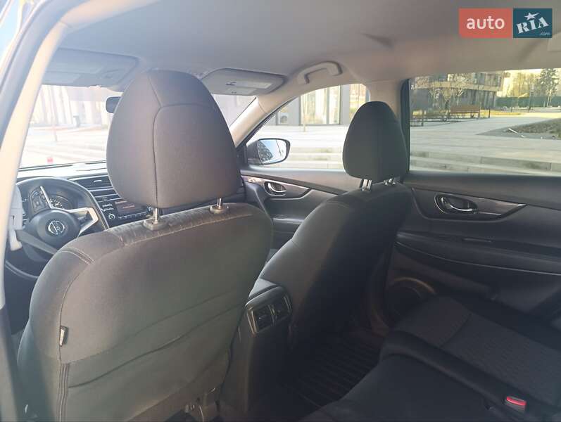 Позашляховик / Кросовер Nissan Rogue 2017 в Києві