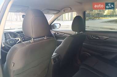 Внедорожник / Кроссовер Nissan Rogue 2017 в 