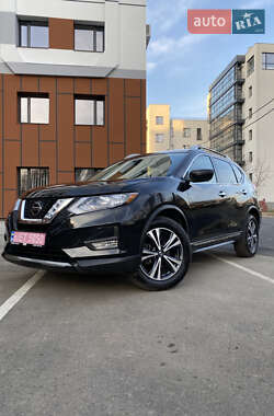 Внедорожник / Кроссовер Nissan Rogue 2018 в 
